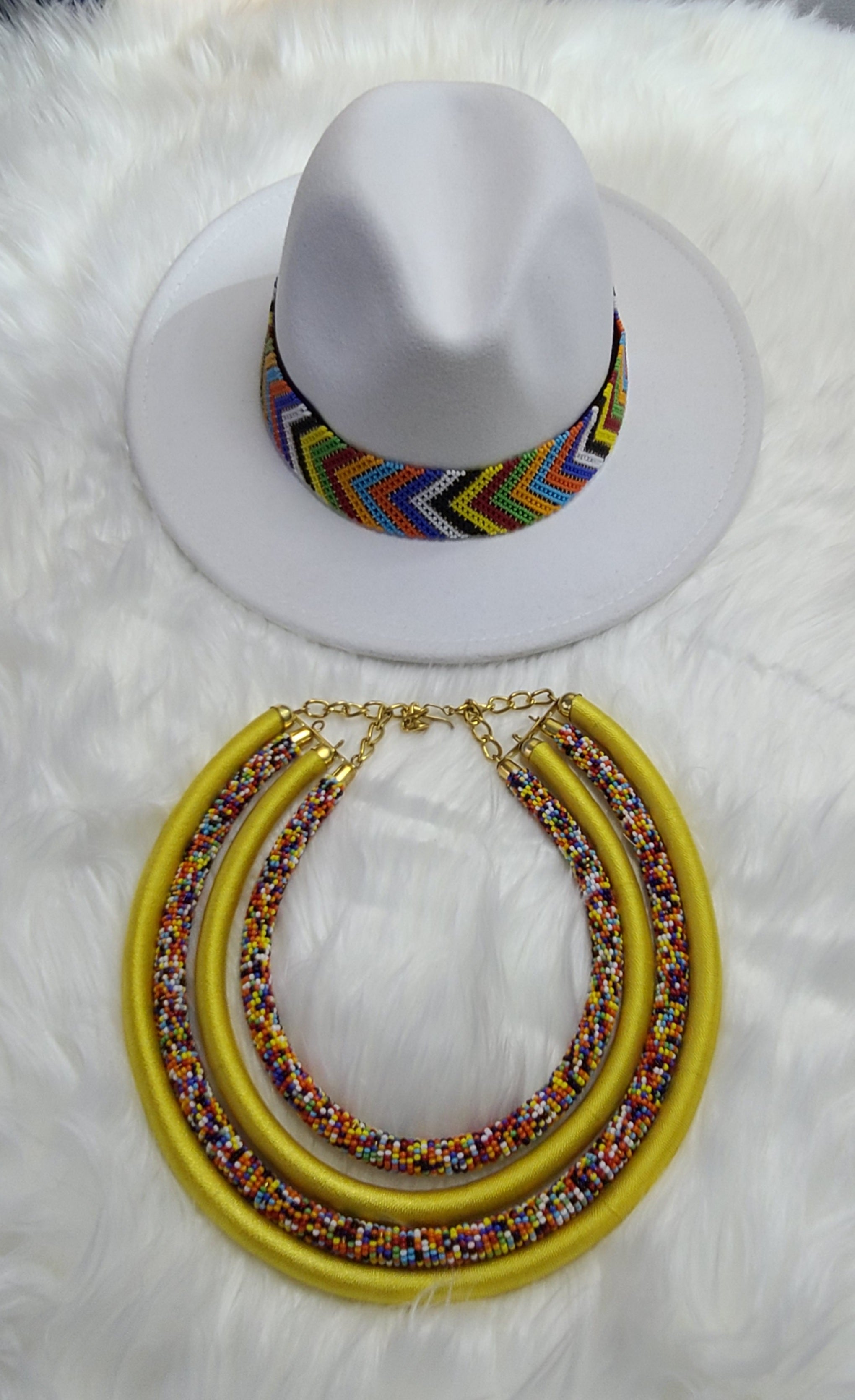 Maasaï hat & necklace set