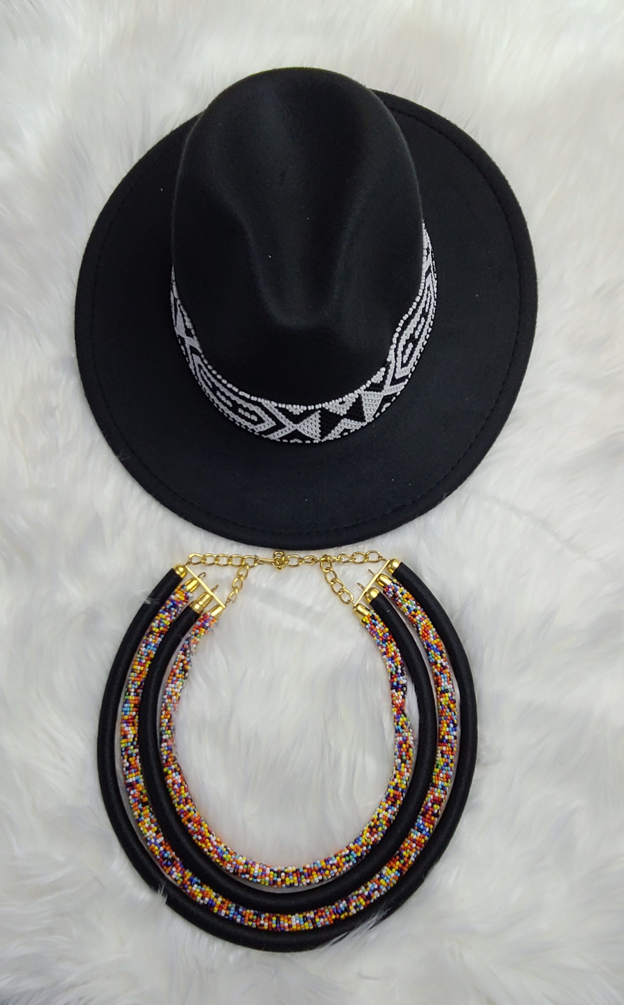 Maasaï hat & necklace set